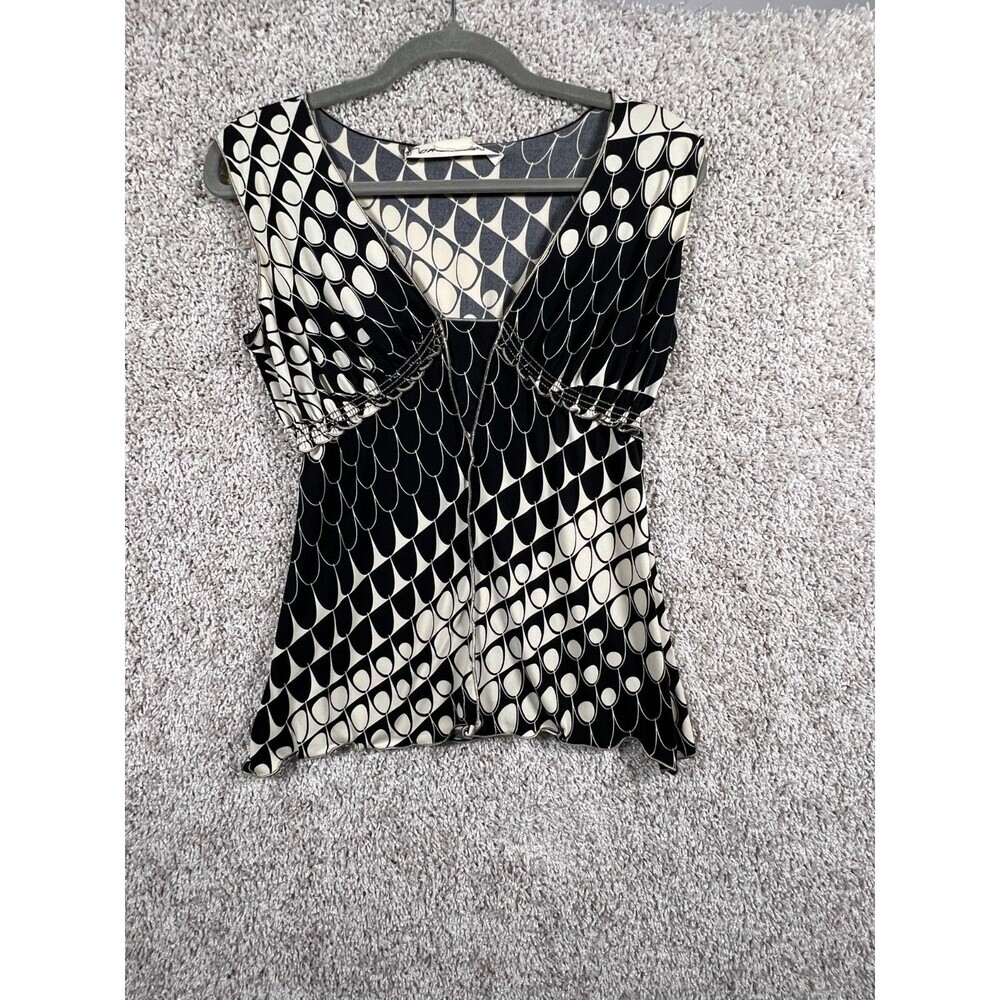 Max Studio Women’s XS Black White Geometric Sleeveless Stretch V-Neck Top Blouse